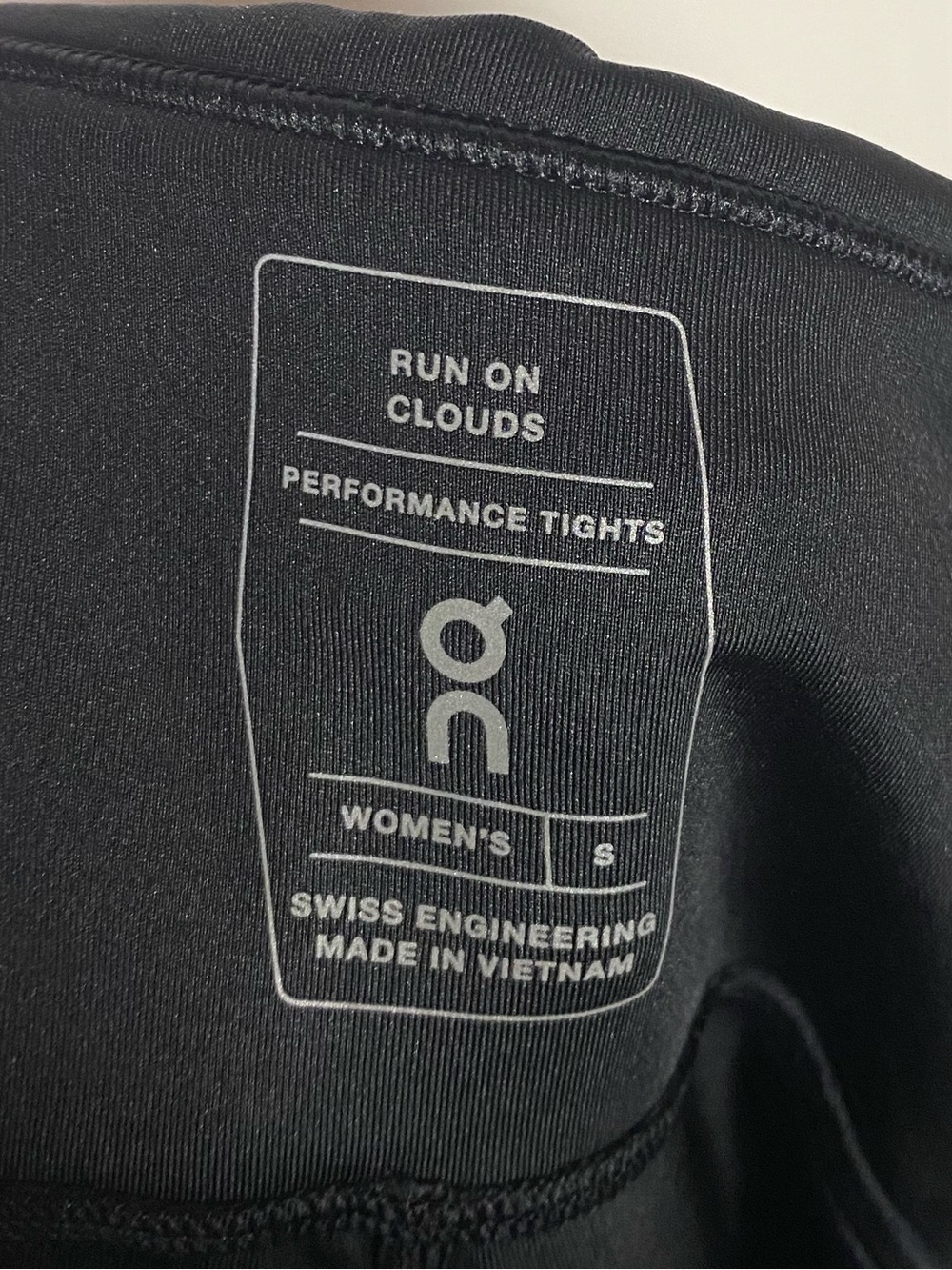 On Running Women's Performance Tights Black - Picture 6 of 7